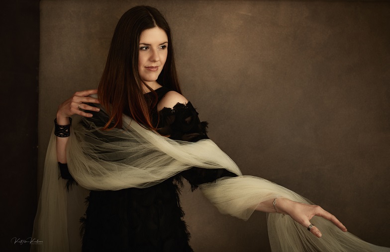 Moya predstavlja novo skladbo Nemirna tišina