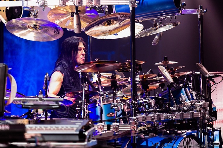 Mike Mangini na bobnih predstavil novi singel The Alien