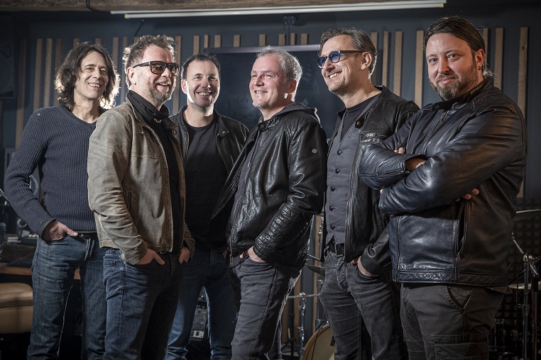 Mi2 v novo leto s katarzo in ponatisom vinilke Črno na Belem