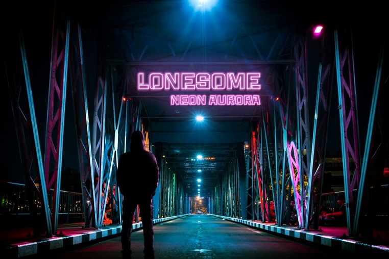 Neon Aurora predstavlja skladbo Lonesome